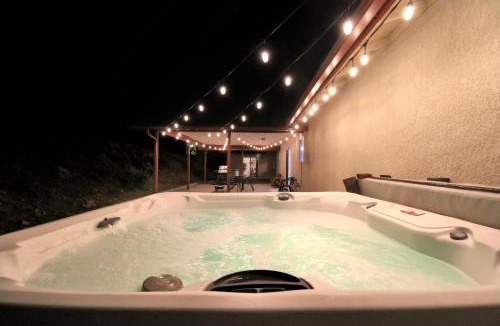 Oakhurst Villa | Villa near Yosemite & bass lake w/Hot Tub/EVcharge