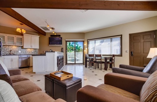 San Diego Condo | Villa on the Bay | 1BR Bayfront in Mission Beach