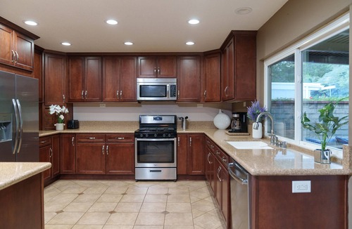 Valencia House | Villa Style House in Santa Clarita