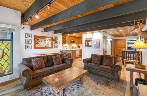 Mammoth Lakes Condo | Village Area 3 bdrm~Private BBQ~Ski in & Out~Walk to Restaurants