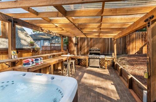 Guerneville House | Vinewood Lodge