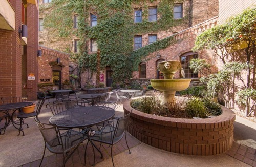 Placerville Condo | Vintage-Inspired Wine Country Stay