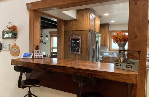 Oakhurst House | Vista Chalet-Yosemite and Bass Lake getaway with Tesla charger