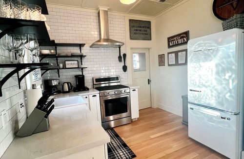 Paso Robles House | Walk only two blocks to downtown with private backyard space! Pet-Friendly!
