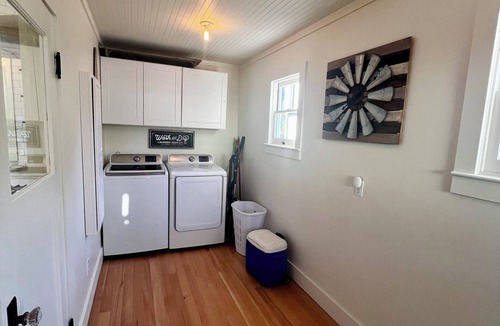 Paso Robles House | Walk only two blocks to downtown with private backyard space! Pet-Friendly!