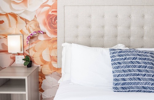 Mission Hills Apartment | Walk to All in Old Town. WiFi. Parking. Cable