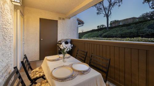 Monarch Beach House | Walk to Beach Pool Hot Tub Private Patio Parking Seabreeze Retreat
