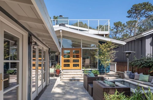 Northwest Carmel House | Walk to beach & town! 4 bdrm sleeps 7, private yard, firepits, deck w/ocean view