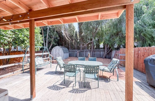 North Whisman House | Walk to Google 3BR Home Yard & Kitchen