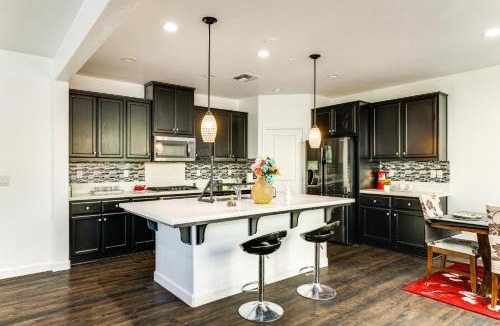 Tracy House | Walk to Parks Mountain House Retreat with Patio!