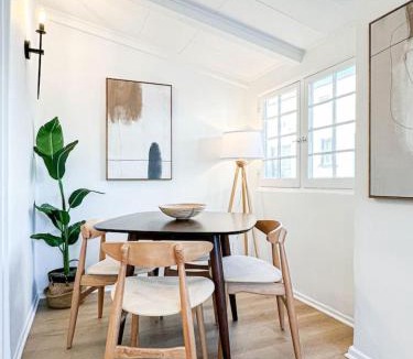 McManus House | Walk to Rodeo Drive! Minutes to Sunset Strip & Shopping