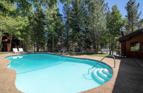 Mammoth Lakes House | Walk To The Slopes!