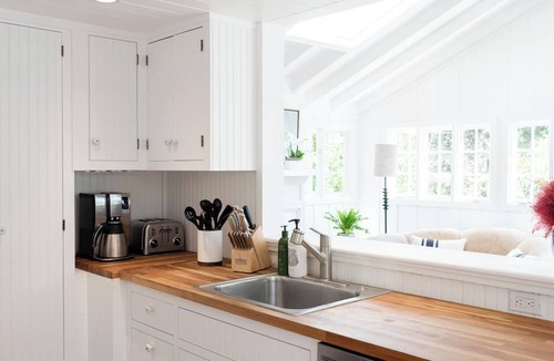 Montecito Apartment | Walkable to Butterfly Beach Upper Cottage