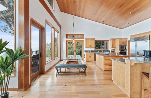Slates Hot Springs House | Wander Big Sur Point sleeps 7, w/Hot tub, 3 Bedrooms