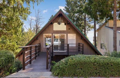 Kelseyville House | Warm and Cozy Mountain and Lake View Haven cottage