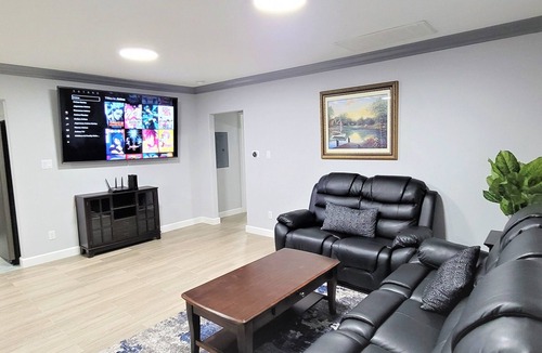 Midway City House | Warm & Comfy home near beach and Disney