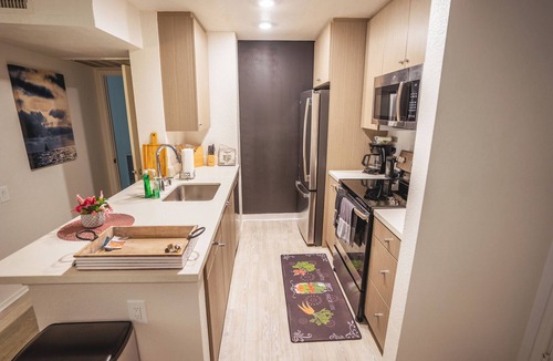 Burbank Apartment | Warner Brothers/Universal Studios 2bdrm2bth Getaway