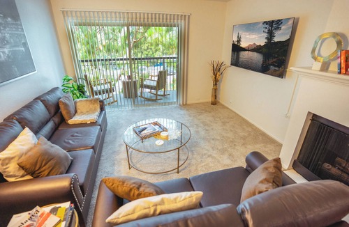 Burbank Apartment | Warner Brothers/Universal Studios 2bdrm2bth Getaway