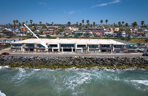 Townsite House | Water Front Spectacular Ocean View Large Balcony AC Pet Friendly