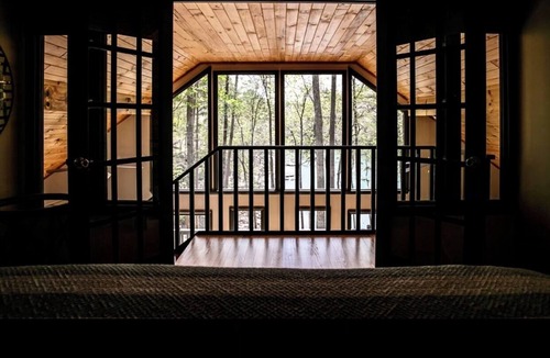 Unaka House | Waterfront Mountain Cabin on Lake Hiwassee Private Dock, Kayaks, Great Views