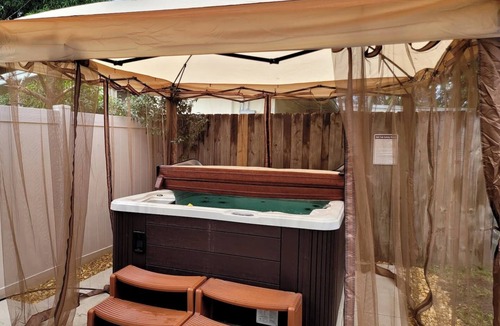 Lauderdale Isles House | Waterfront paradise with heated pool & jacuzzi