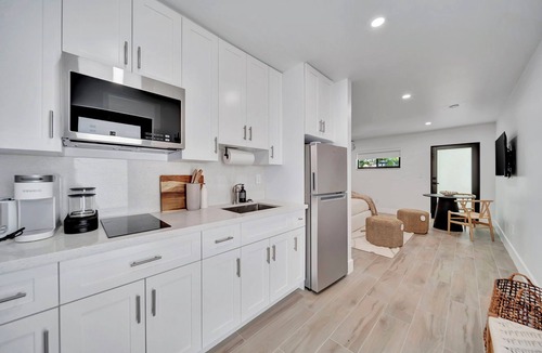 Coral Ridge Apartment | Waterfront Retreat Studio #5🌴 20-Min Walk to the Beach Summer Deals!