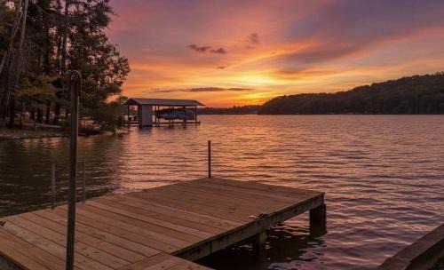 Spring City House | Watts Barr Waterfront Retreat