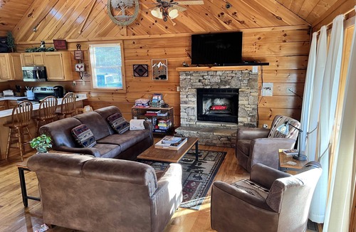 Wears Valley House | Wear's Valley Mtn Retreat - Pool across the Yard! Awesome Views, Easy Access