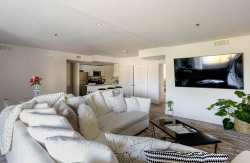 Norma Triangle Apartment | WEHO 3BDM PENTHOUSE