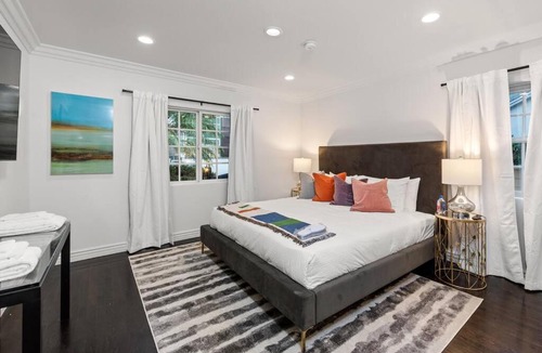 Tri-West Villa | West Hollywood 5 Bedroom Pool