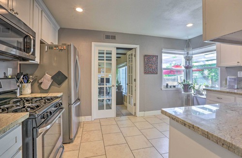 Southwestern Sacramento House | Whimsical Sacramento Home w/Garden & Patio!