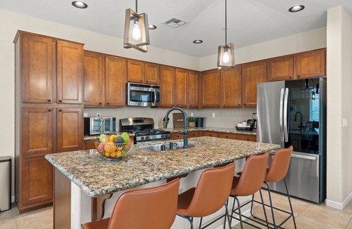 Nut Tree House | Wine Country Farmhouse with Fire Pit & BBQ near Napa, San Francisco & Sacramento