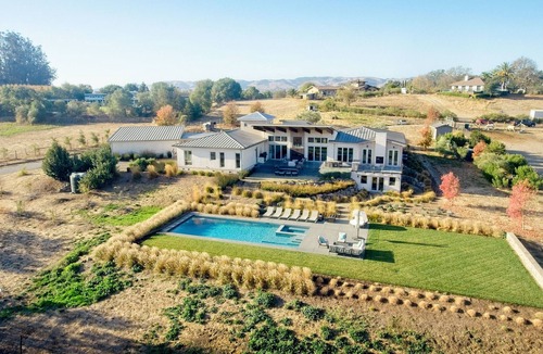 Sonoma House | Wine country luxury including executive chef & private resort amenities + SAUNA