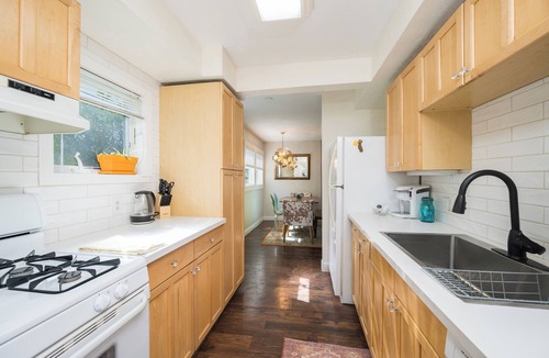 Paso Robles House | Wine Country Retreat/Furn 2BD/2BA Ensuite/Util & WiFi Incl/Walk to Downtown