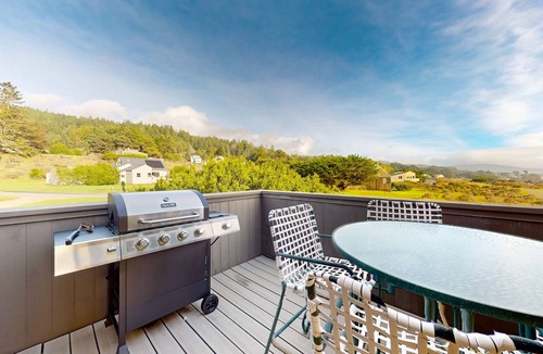 Sea Ranch House | Wine country retreat with pool, sauna, & ocean views - near beach - dog-friendly