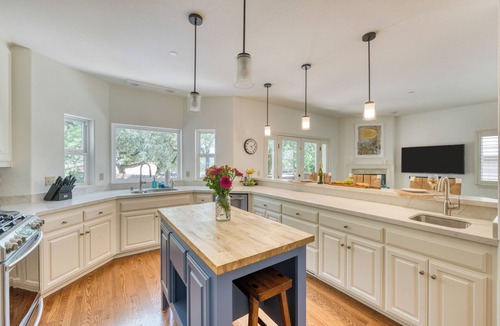 Sonoma House | Wine Country Stay Pool + Hot Tub + Oak Views Near Sonoma Plaza | Casa Osito