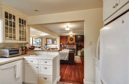 Monte Rio Cabin | Wine Down ~ Hot Tub, Dog Friendly, On the River