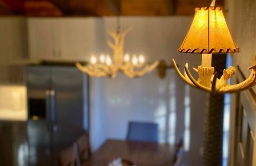 Moonridge House | Winter Getaway Spa Fire-table Close to slopes