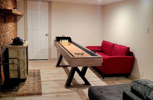 Mendon House | Winter Lore — 26 Private Acres, Game Room, Hot Tub & Pet-Friendly Near Killington