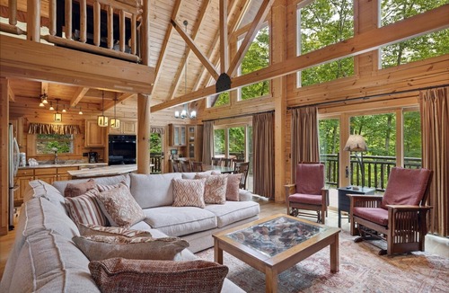 Gatlinburg - Pigeon Forge Cabin | Wolf Den 4 Bedroom Cabin by RedAwning