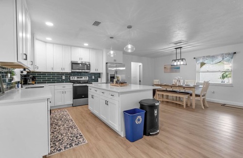 South Bradenton House | Wonderful Pool Home! 3BR/2BA Updated! CLOSE TO IMG!