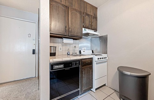 Yosemite National Park Apartment | Wonderful studio with balcony - inside Yosemite National Park