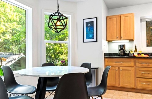 Rio Nido House | Wood Chalet: Unique Cabin in Redwoods! Peaceful, Modern Vibe! HtTb/WiFi