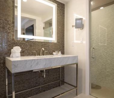 West San Jose Hotel | Woodcrest Hotel Cupertino