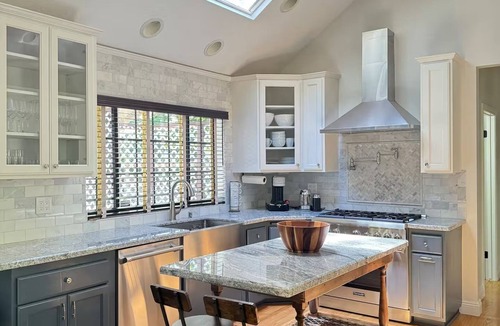 Blue Jay House | Woodsy Chic Family-Friendly Spacious Getaway