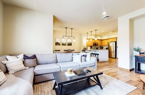 Woodwinds House | Woodwinds 1265 Luxury Townhouse, Private Hot Tub, 2 Car Garage by RedAwning
