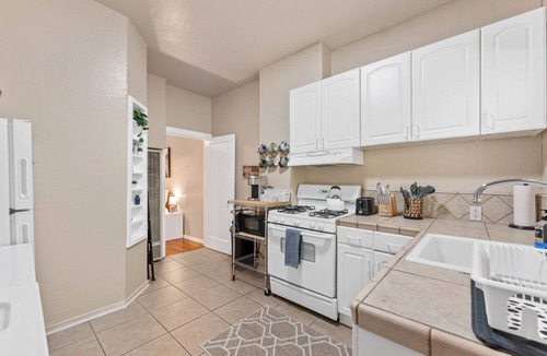 Midtown Sacramento Apartment | Work Play Stay - Downtown Sacramento Convention & Golden1 Center - Large Studio