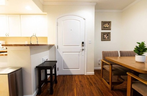 Ridgecrest Apartment | ★Work & Relax ~ Quiet Oasis, ♛Queen Bed, Pool, Pkg