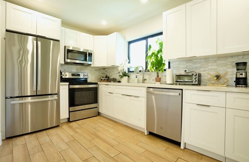 North Central Hollywood House | World Cup Oasis. 12 min from Beach & Casino. 18 min from World Cup stadium.