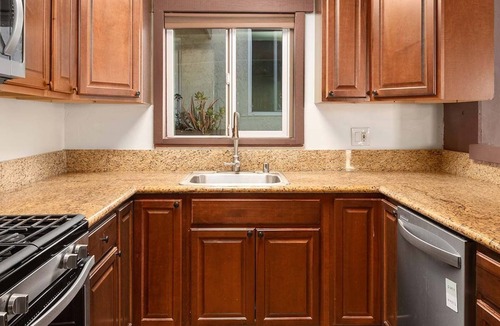 South Mission Beach House | WOW ALL YOURS! 3 br 2ba S. Mission Beach Dogs OK! AC! 4 Houses to the beach